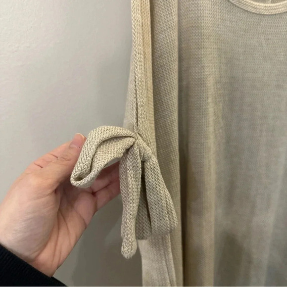 Torrid Waffle Knit Long Sleeve Cold Shoulder w/ Tie Sweater Size 1, 1X - Picture 8 of 9